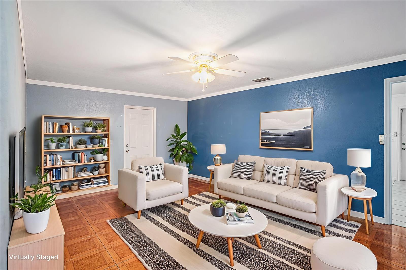 In law suite living room
