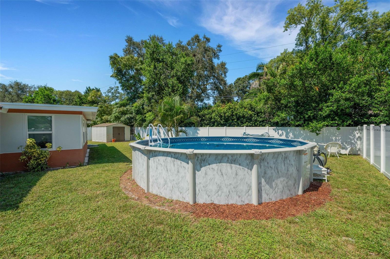Above ground pool