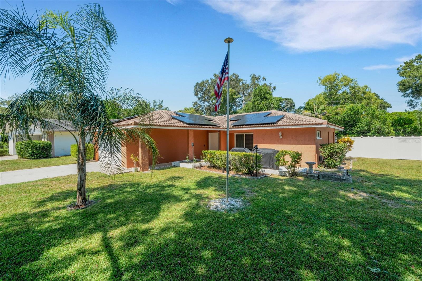 Large side yard too