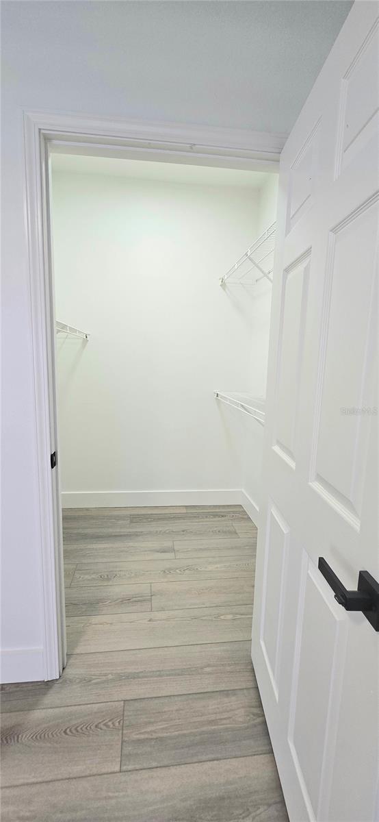 WALK-IN CLOSET