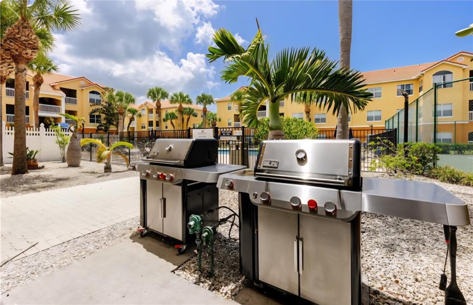 COMMUNITY GRILLS