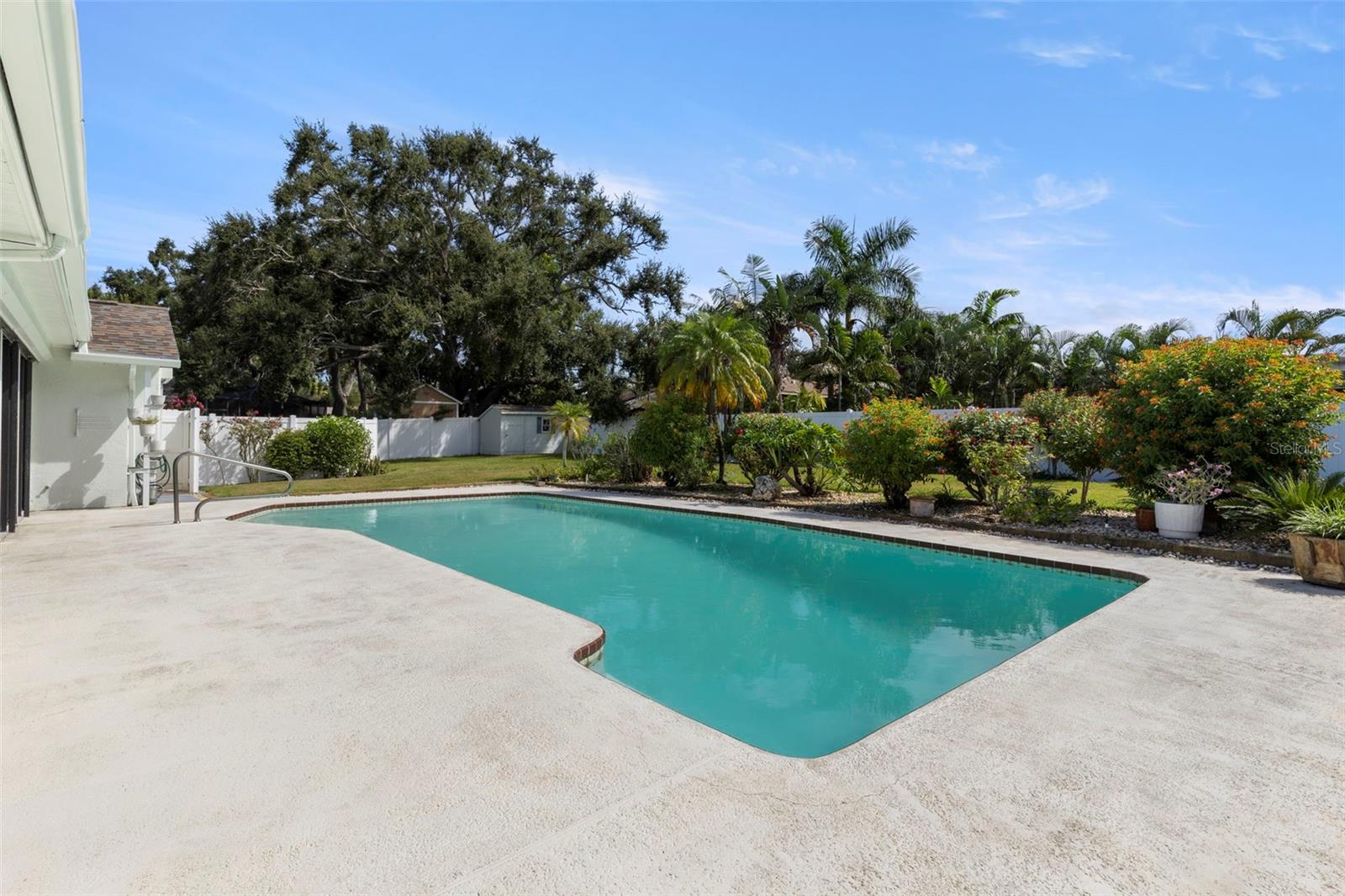 Wow!!  What a Back Yard Oasis :)