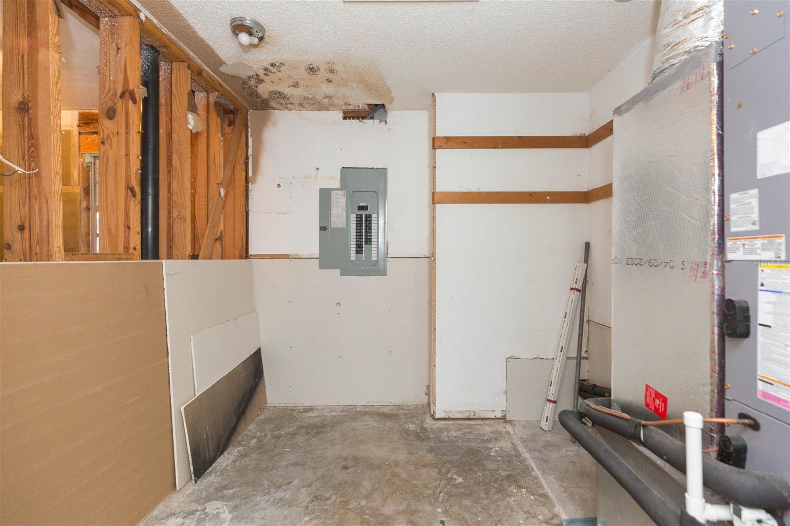 Master bed walk in closet