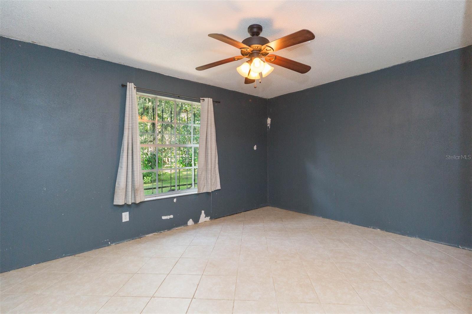 Guest bedroom