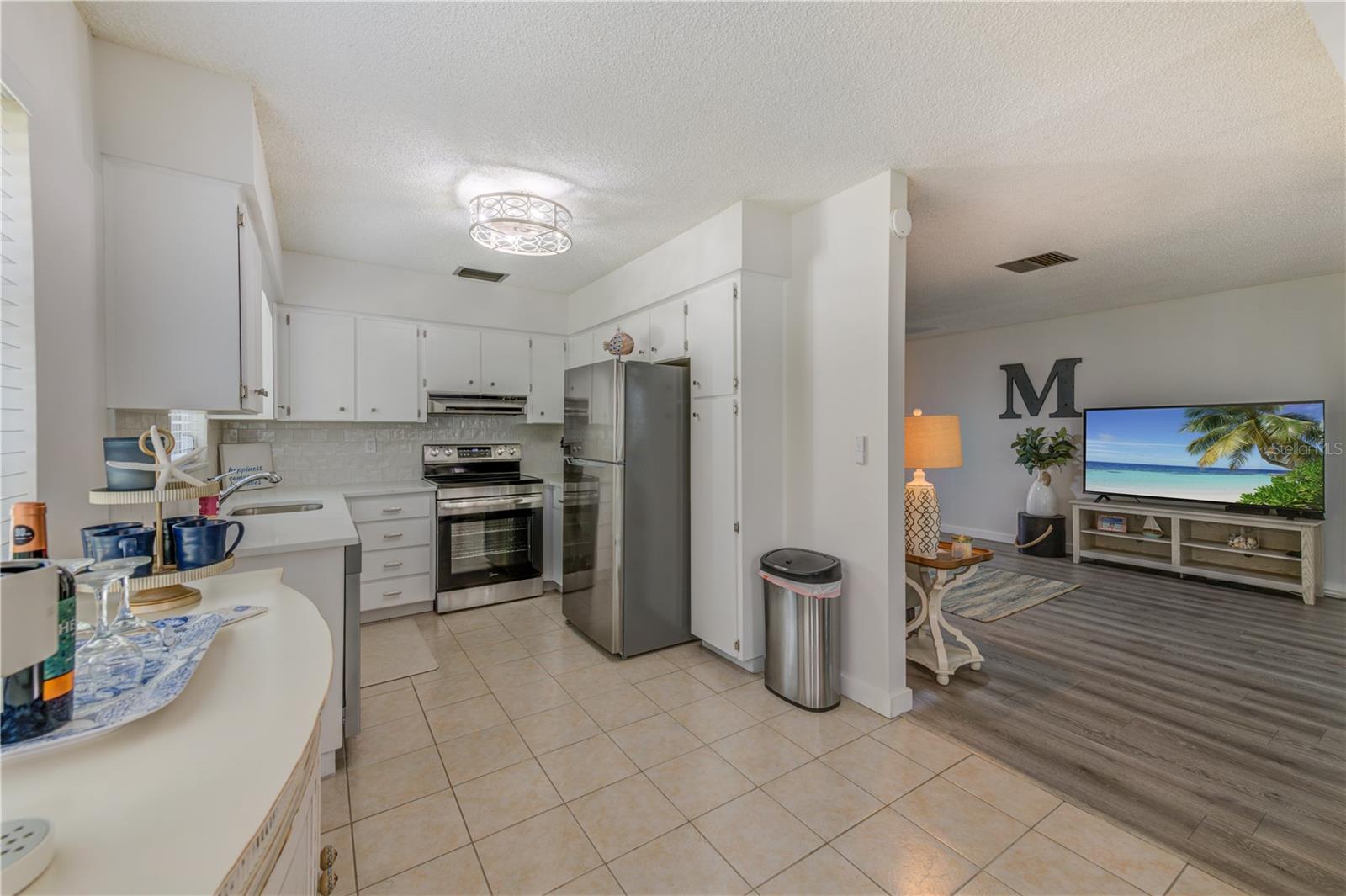 OPEN FLOOR PLAN