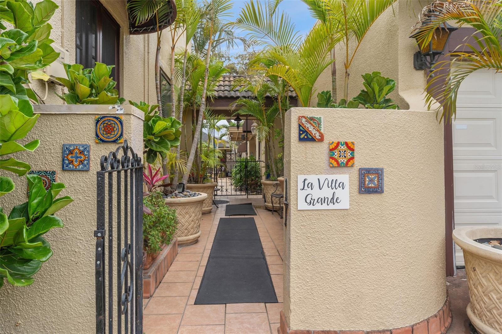 Entrance to the pool
