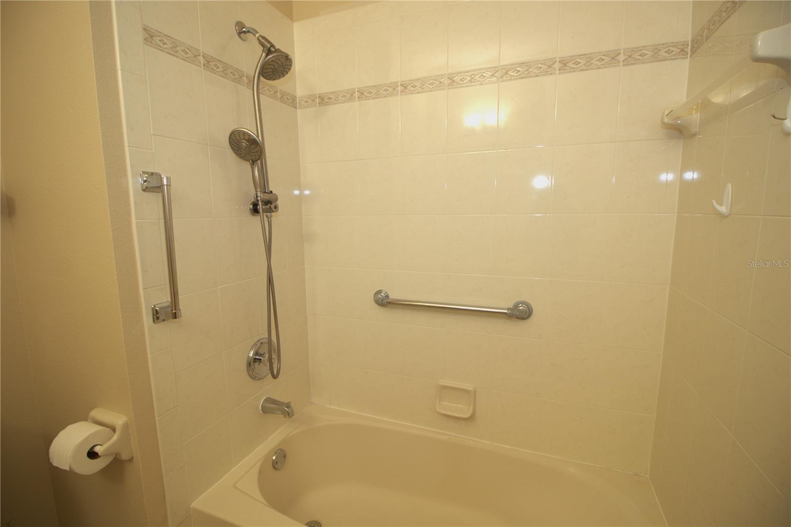 Guest Bath-tiled shower/tub combo