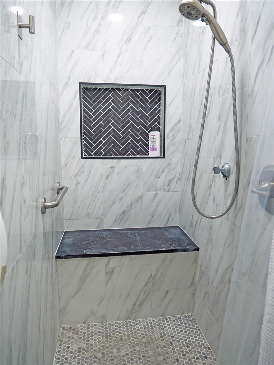 TB8430006