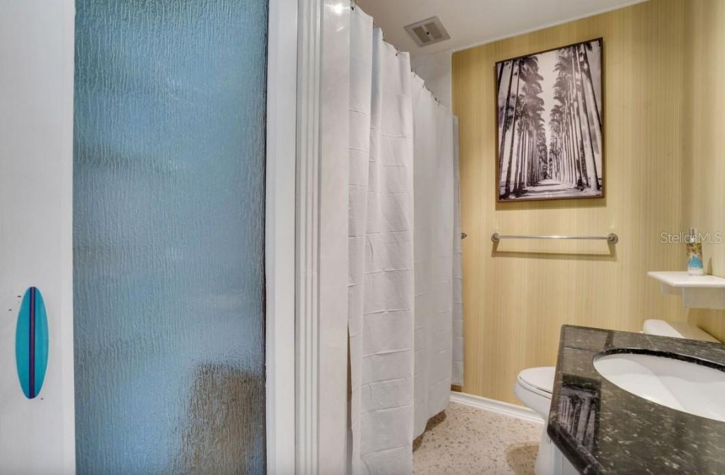 BATHROOM 1