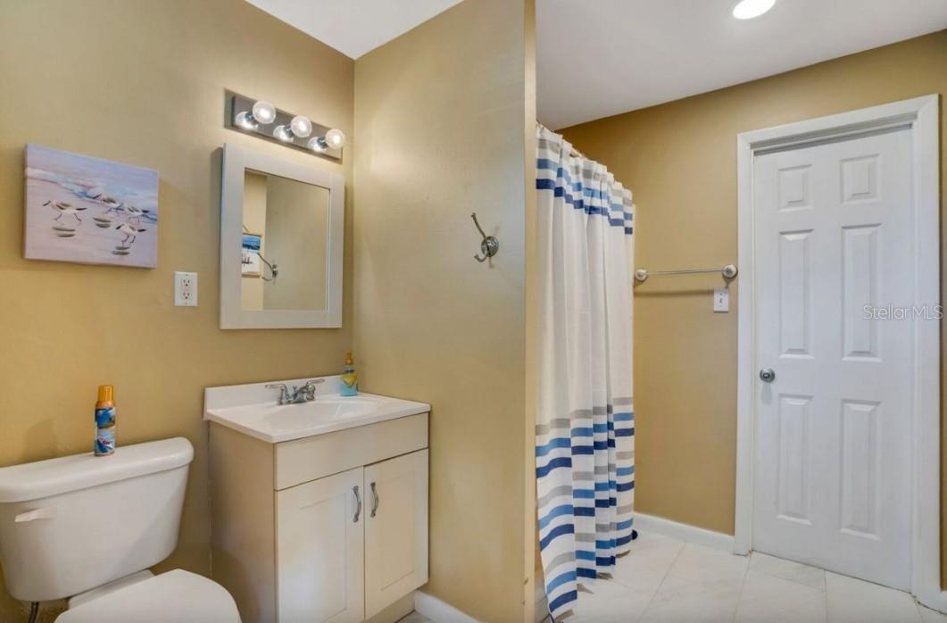 BATHROOM 2