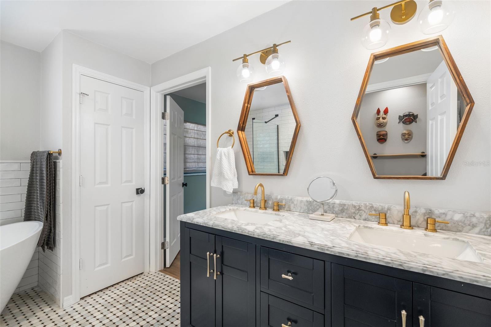 Doble sink area