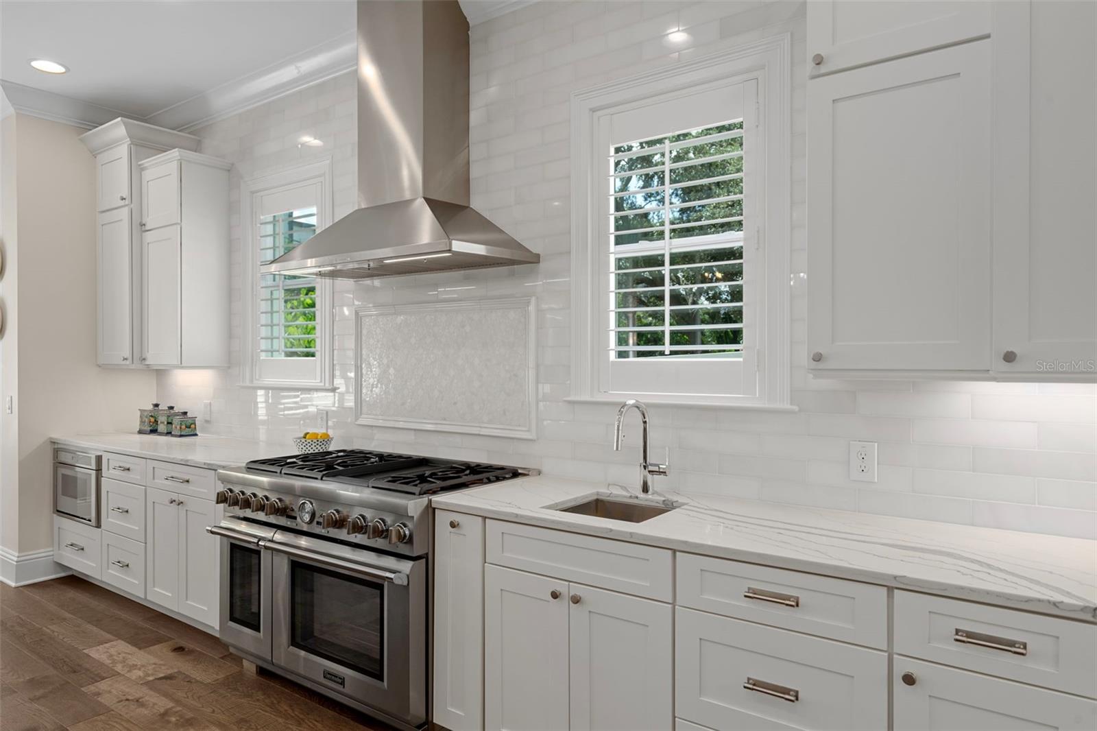 Professional-grade Thermador gas range