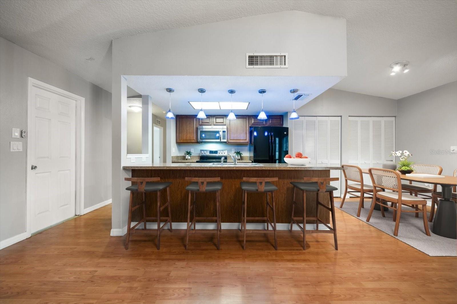 Kitchen & Dining