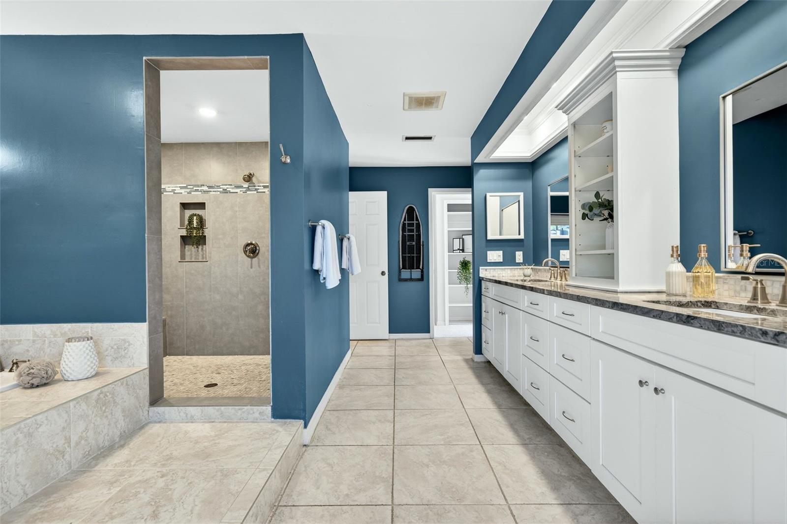 Primary En-Suite Bathroom