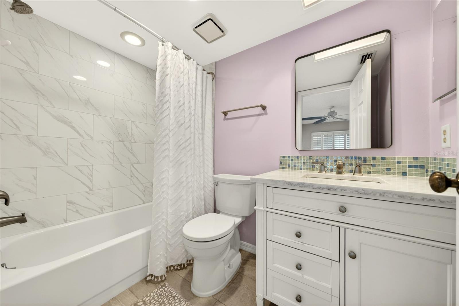 Second Bedroom En-Suite Bathroom with Tub/Shower Combo