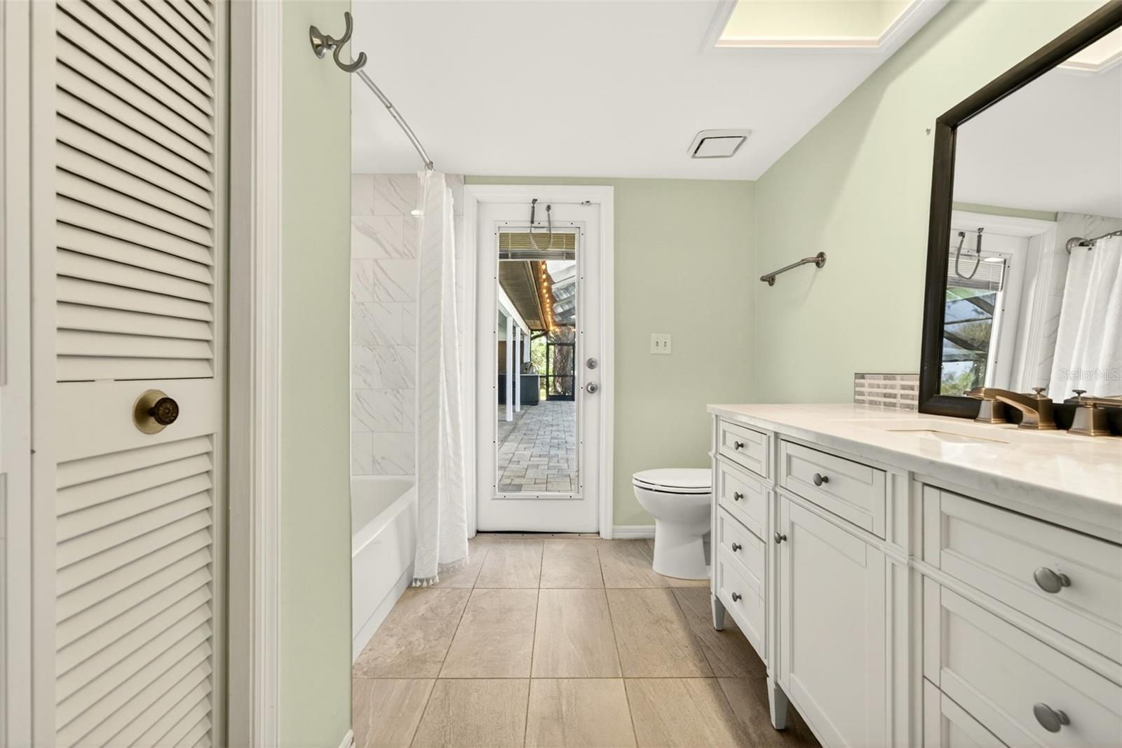 Third Bedroom En-Suite Bathroom / Pool Bath