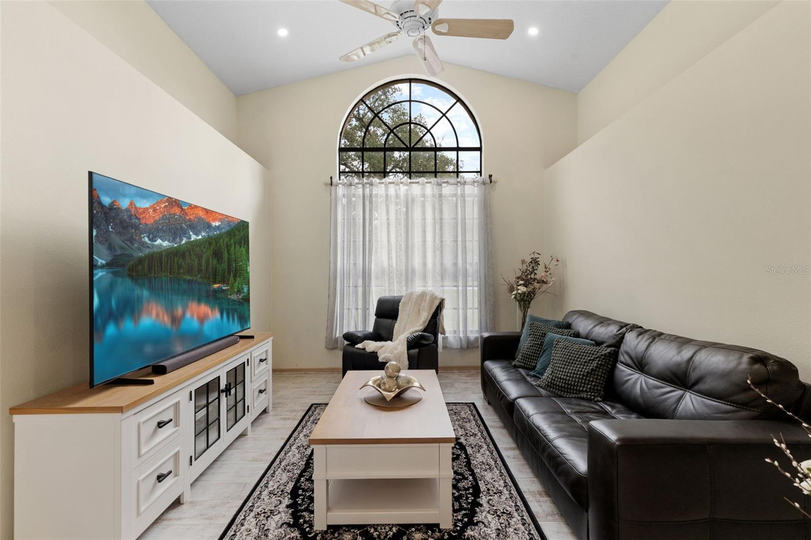 Showing connection to hallways and bathroom.