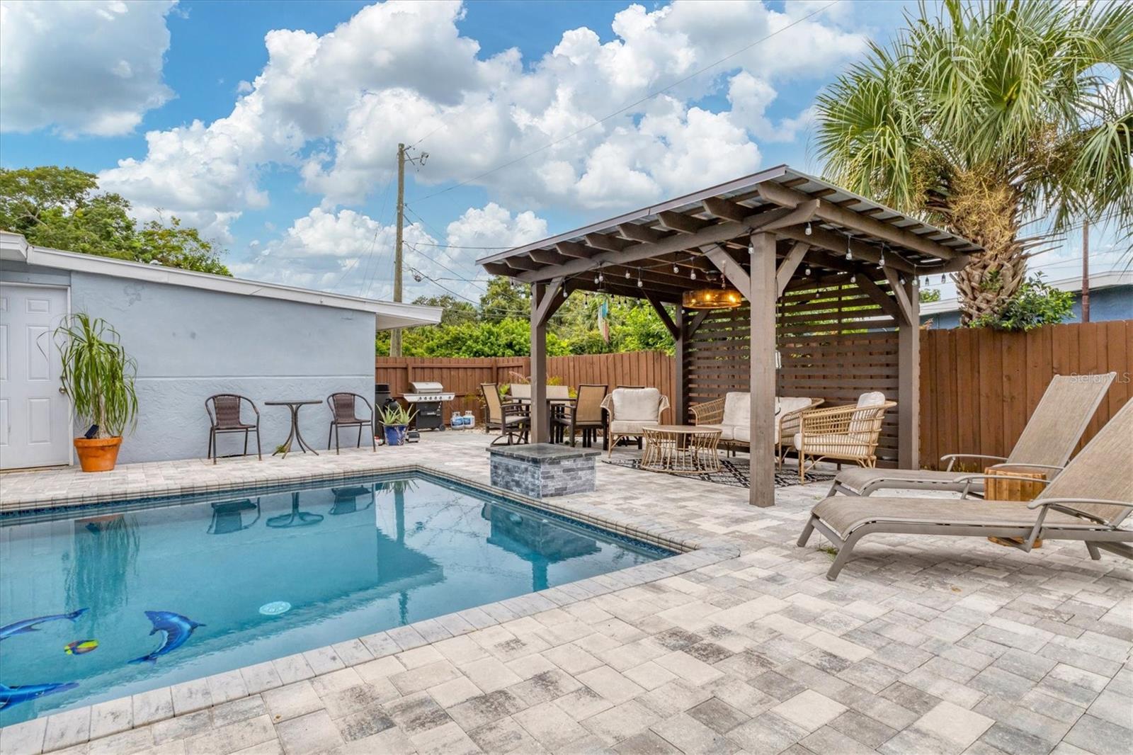A great spot to enjoy cookouts and outdoor gatherings!