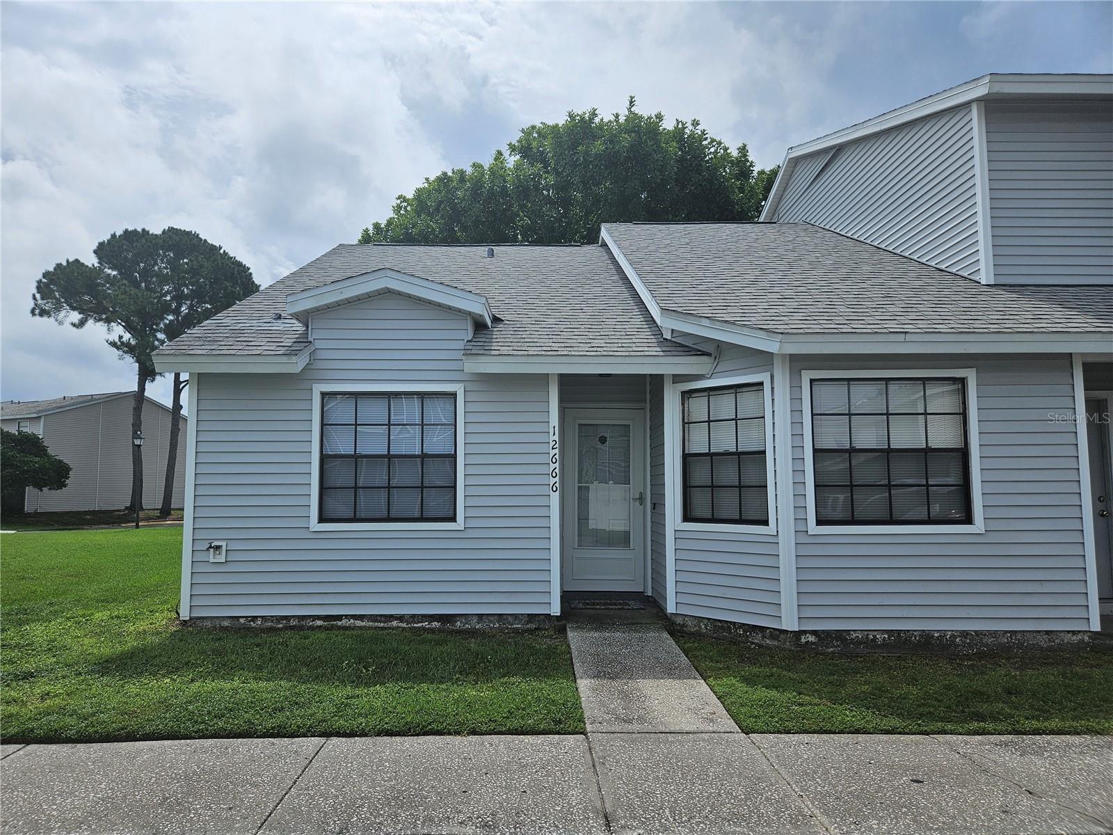 Exterior Front - End Unit