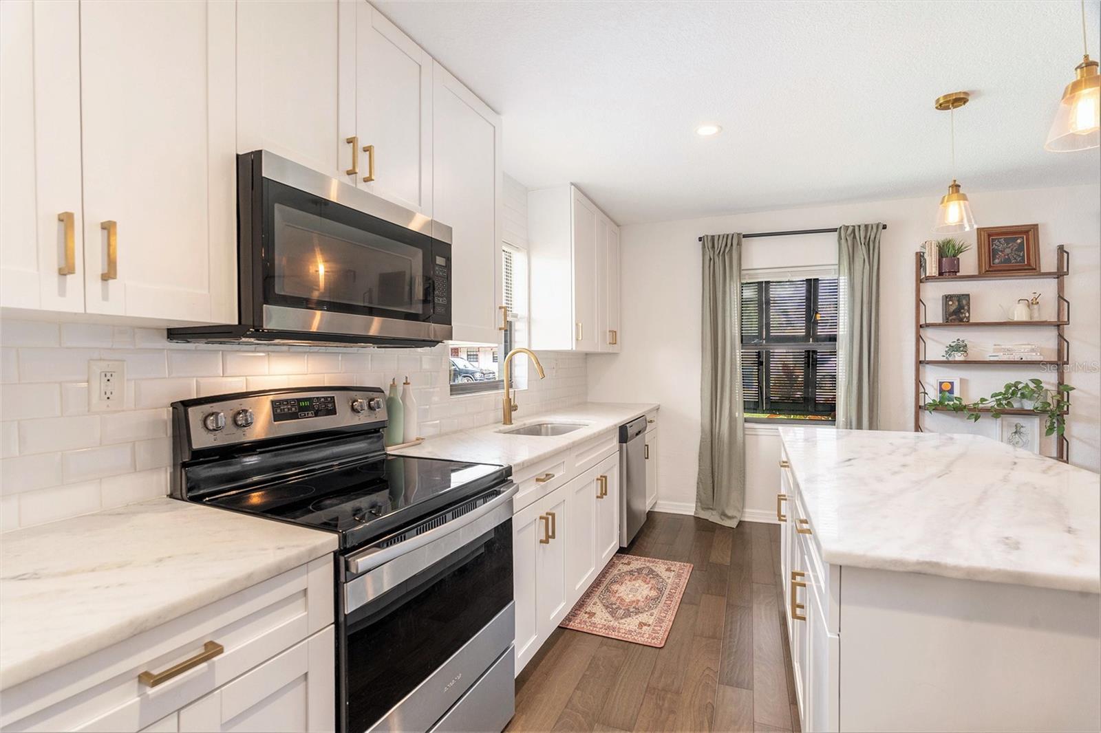 Granite countertops and modern finishes
