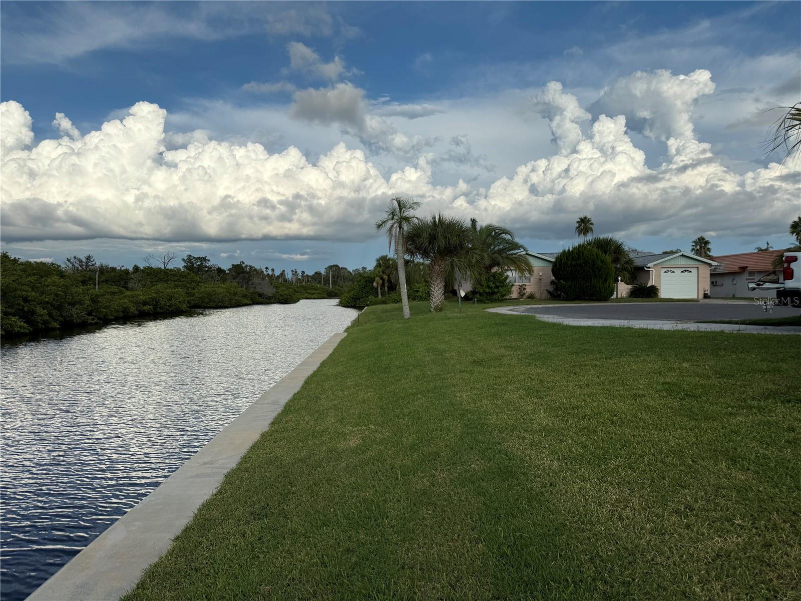 CUL-DE-SAC VIEW