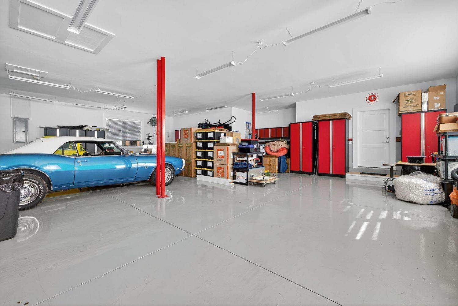 Insulated & Air Conditioned Garage