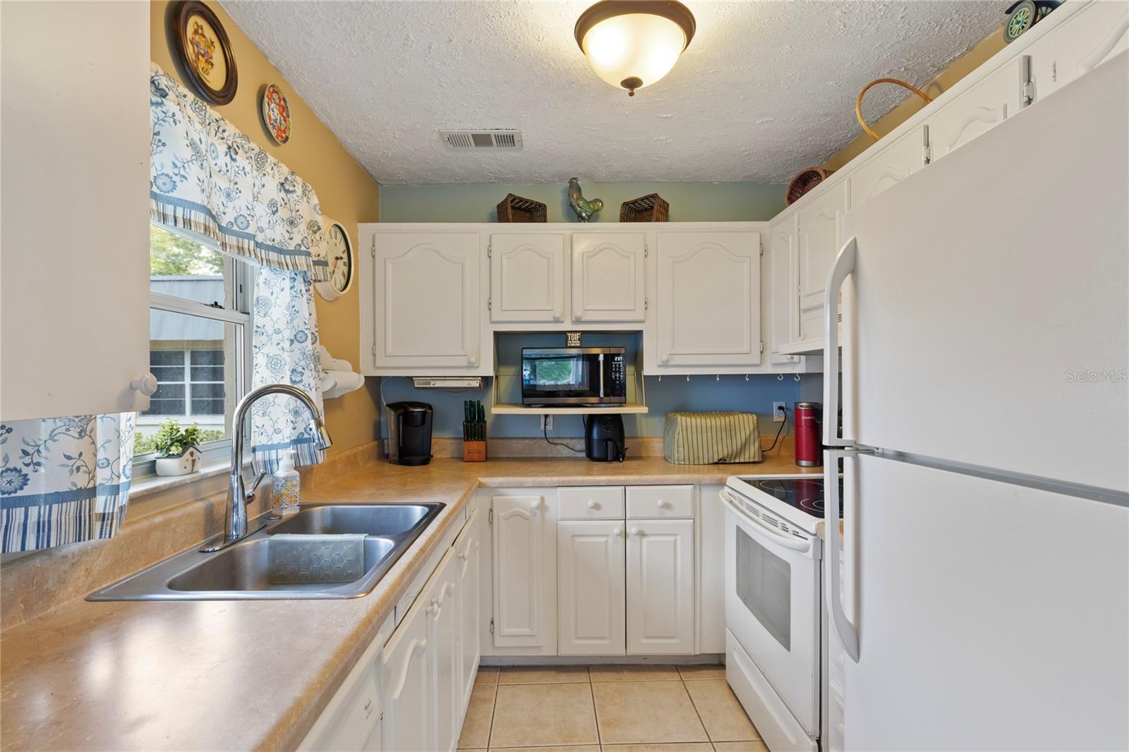 Plenty of cabinetry