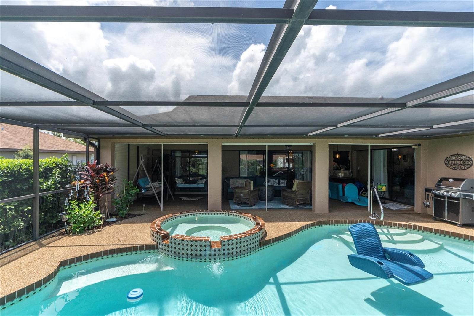 Enjoy the sun or the shade in your outdoor oasis!!