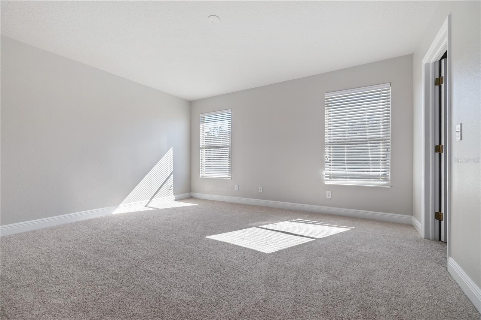 Master Bedroom w/Walk-In Closet