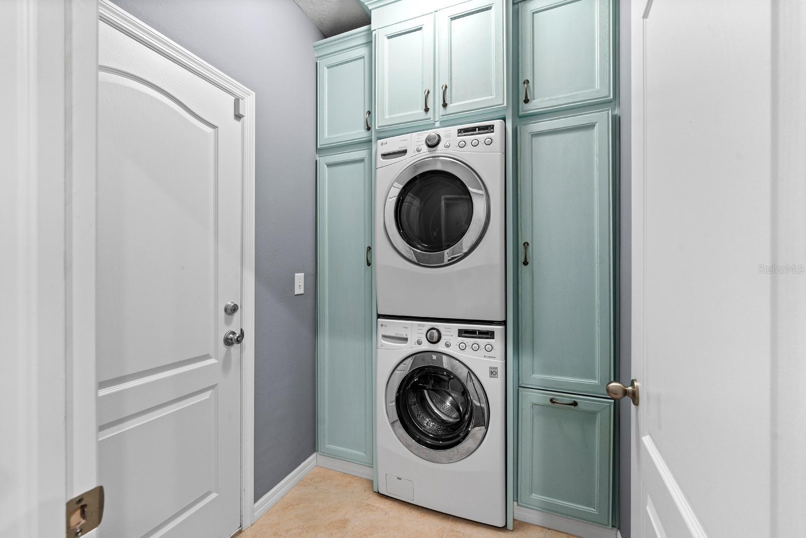 laundry room leads to 2 car garage