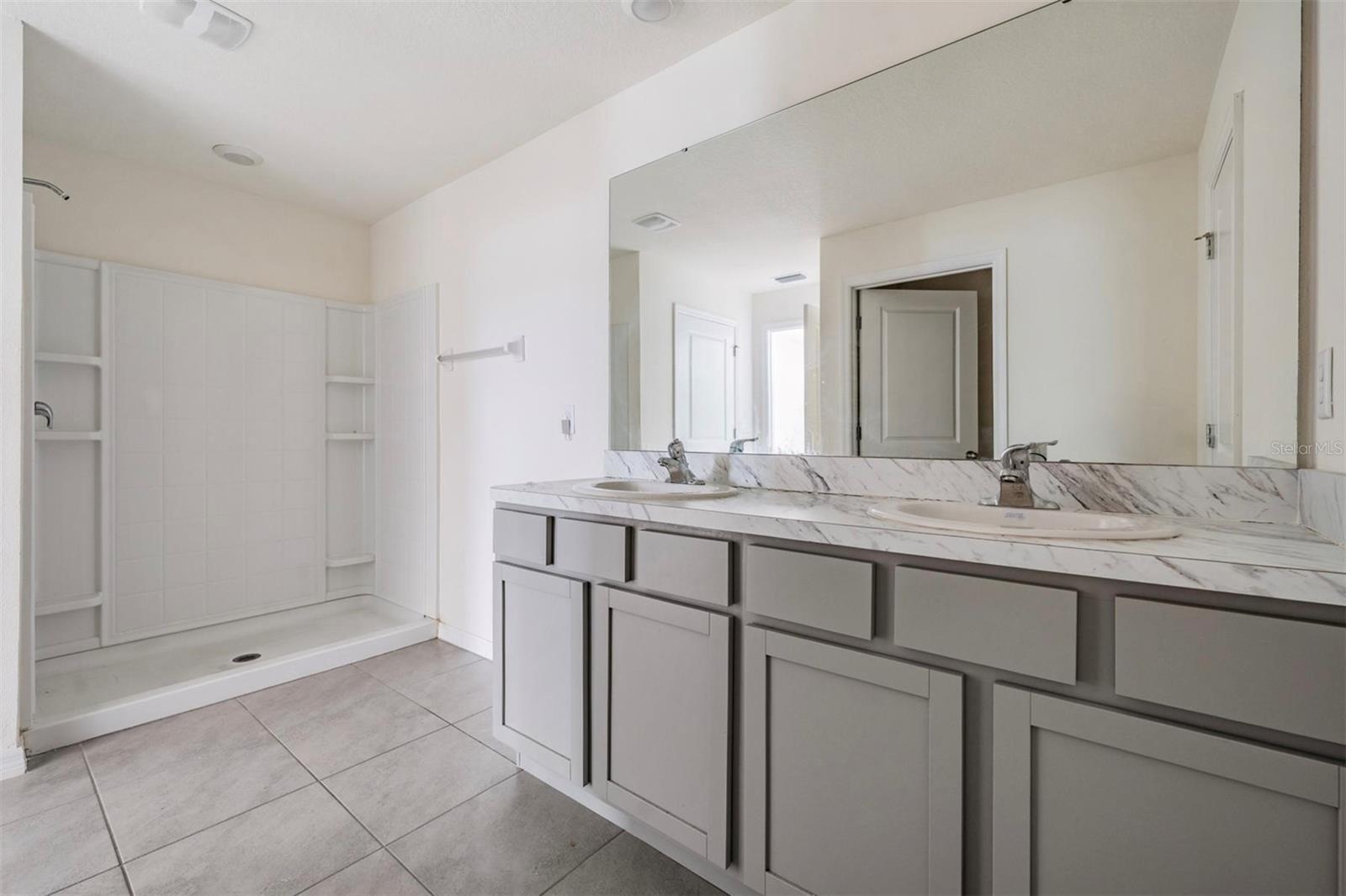 primary en-suite bath