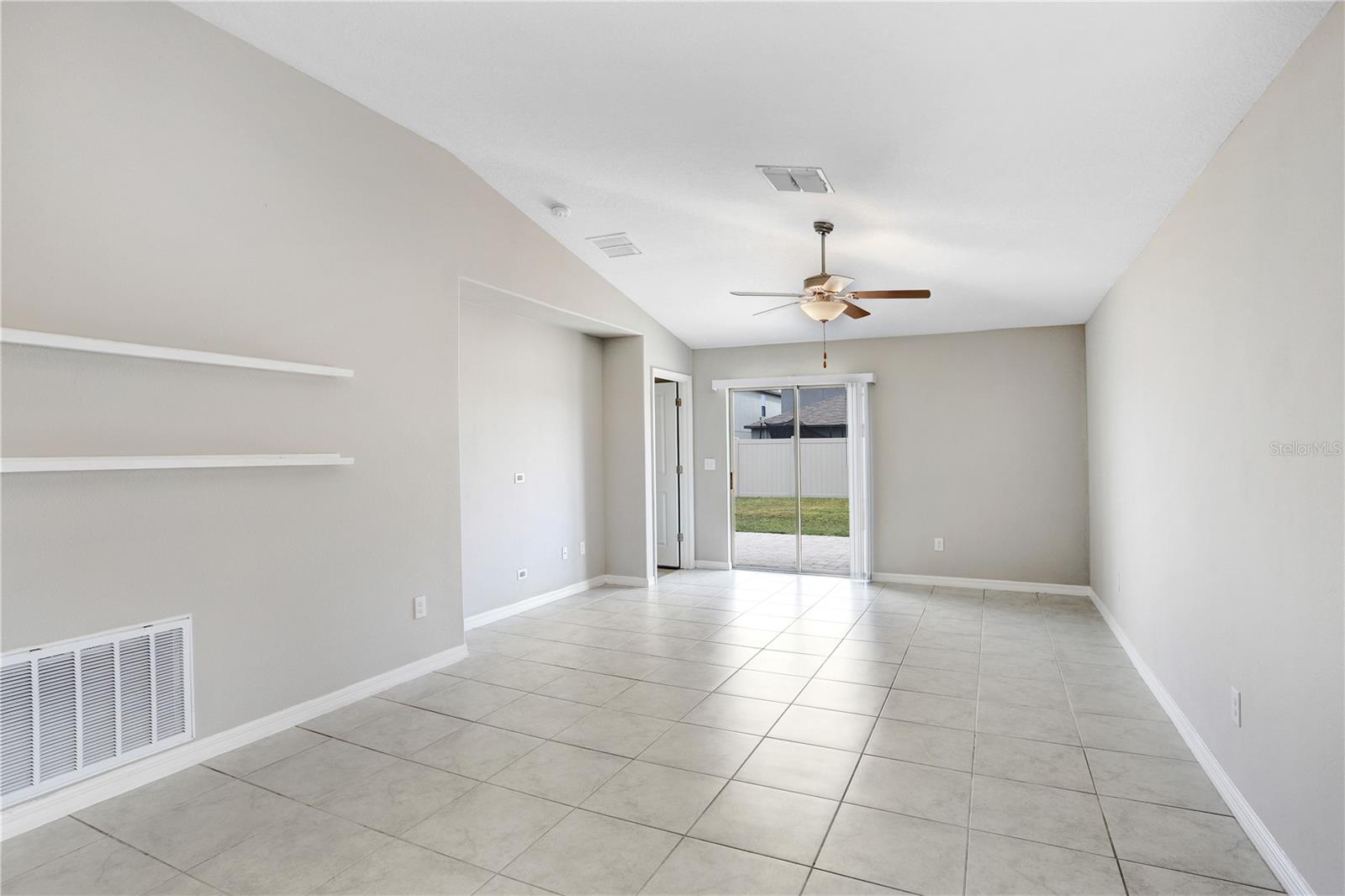 Dining/Livingroom