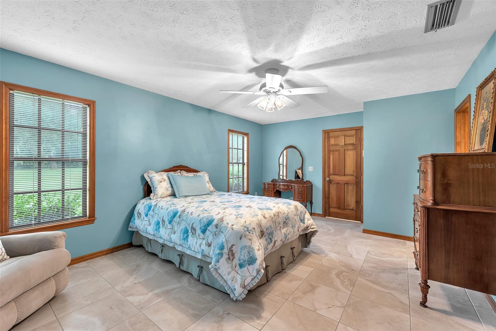 The Owner's Suite is 13' x 18'