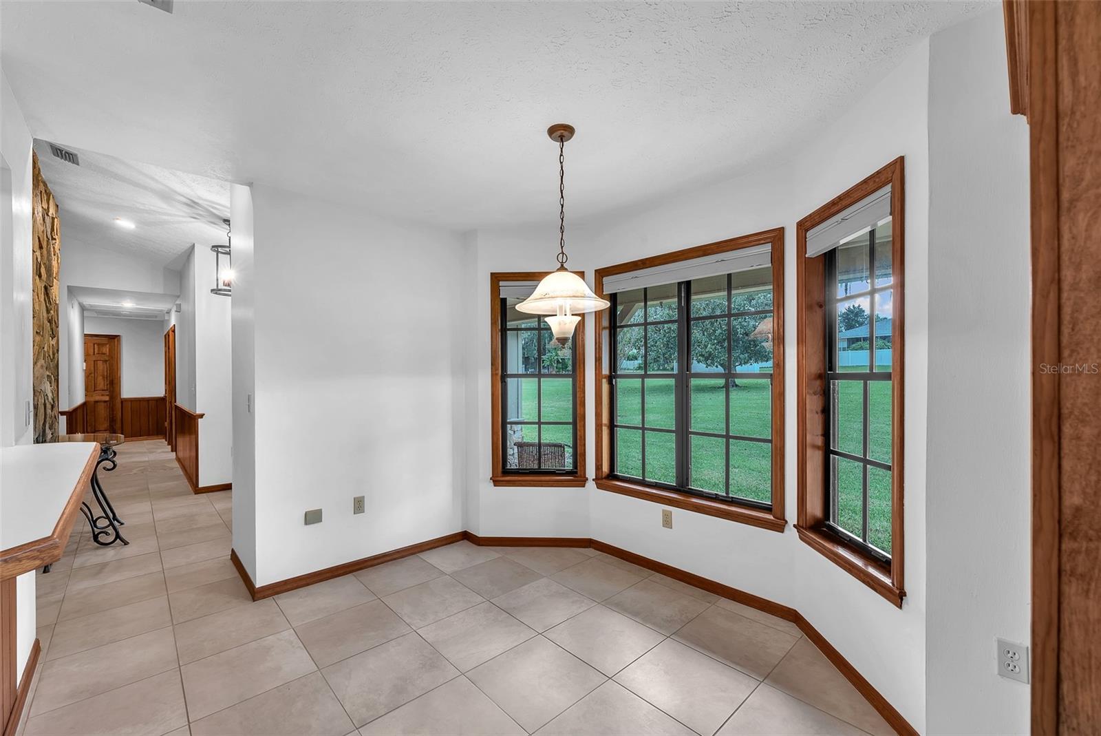 There is a lght filled cozy dinette just off the Foyer and a breakfast bar in the kitchen.