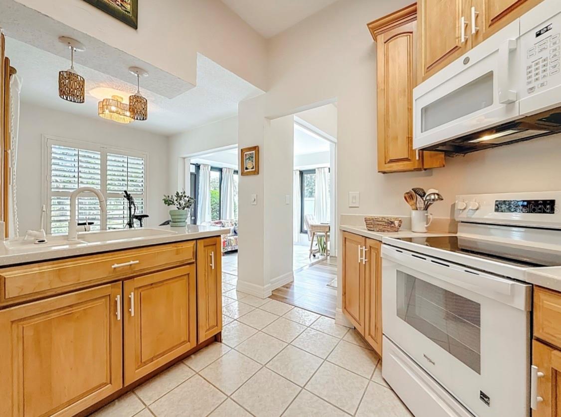 BIG KITCHEN