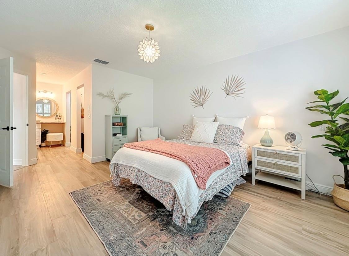 MAIN BEDROOM