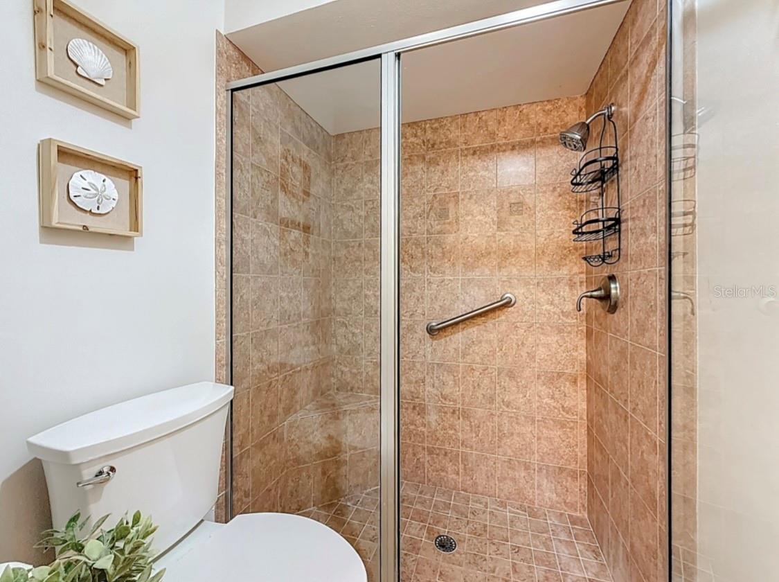WALK-IN SHOWER