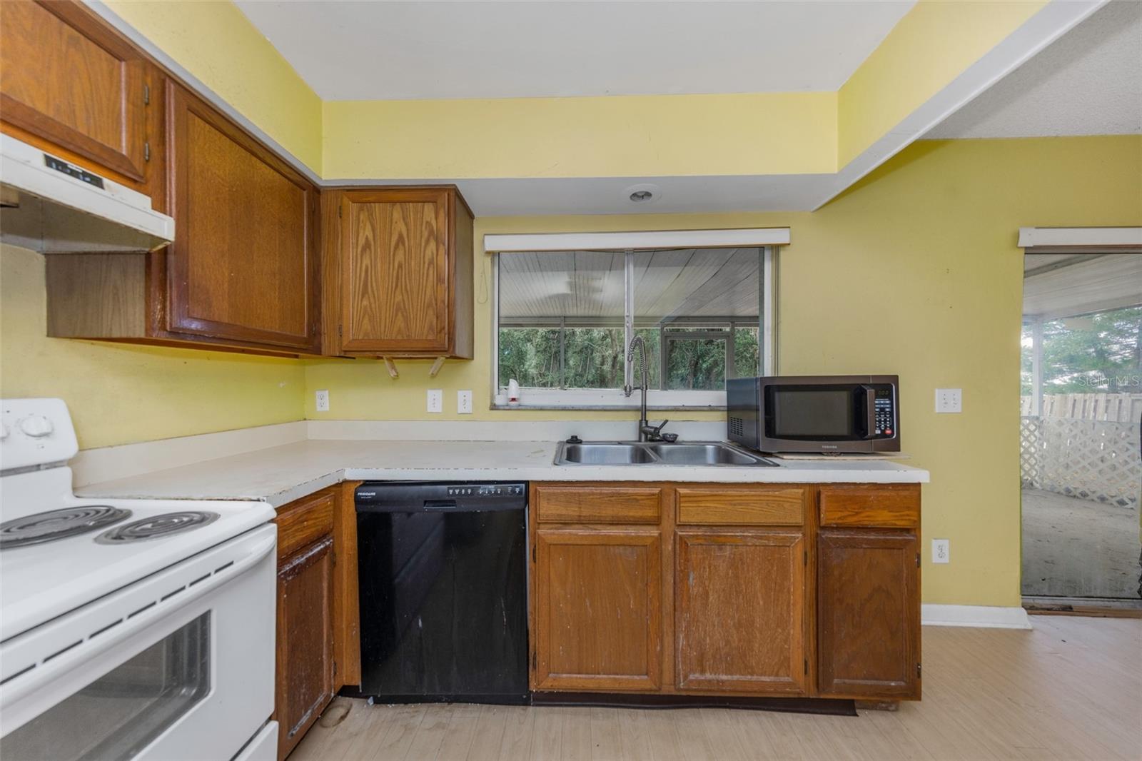 Kitchen - Right View