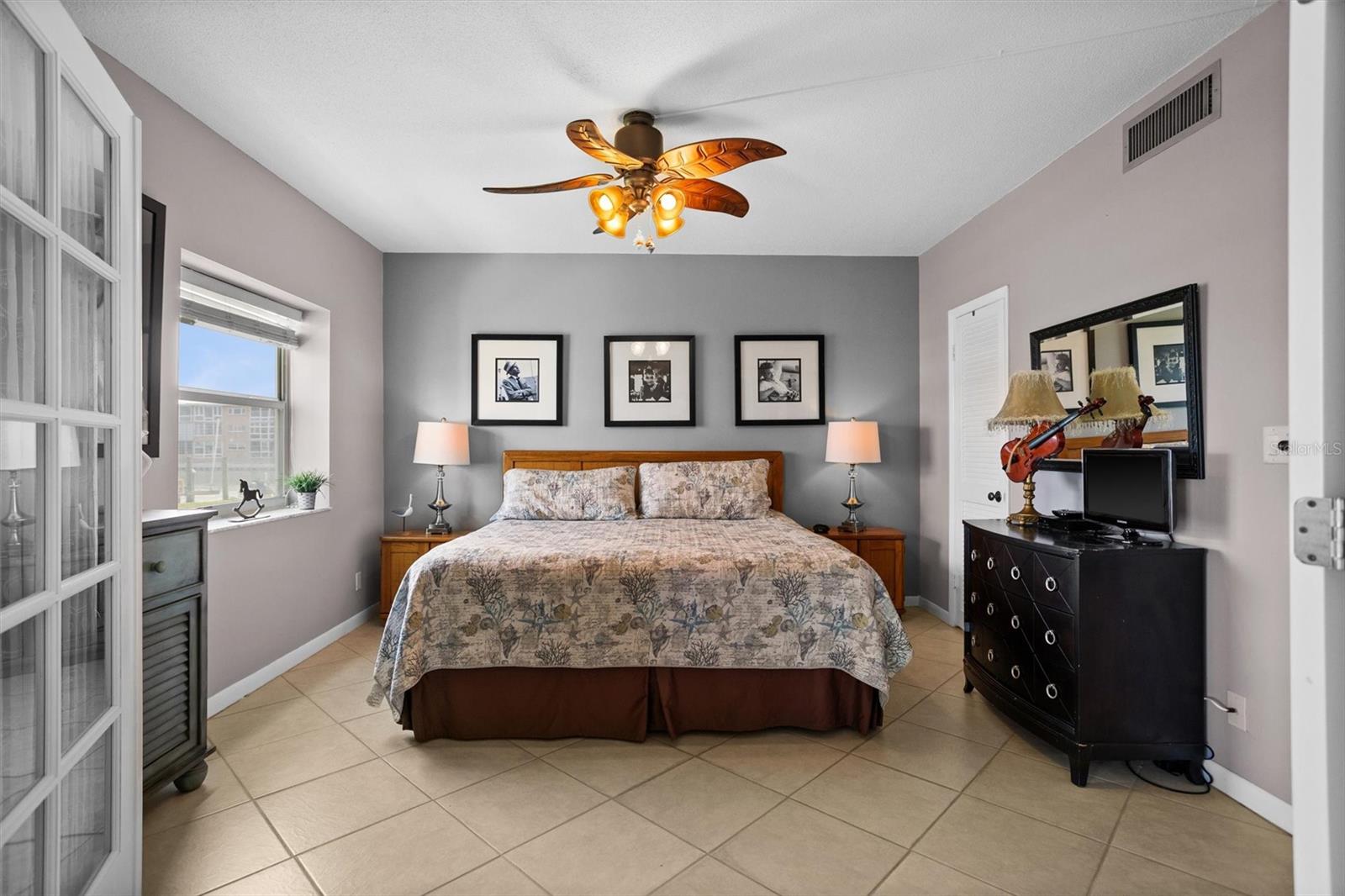 Guest bedroom