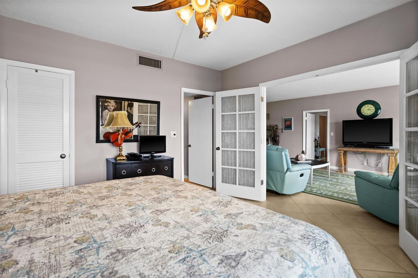 Guest bedroom