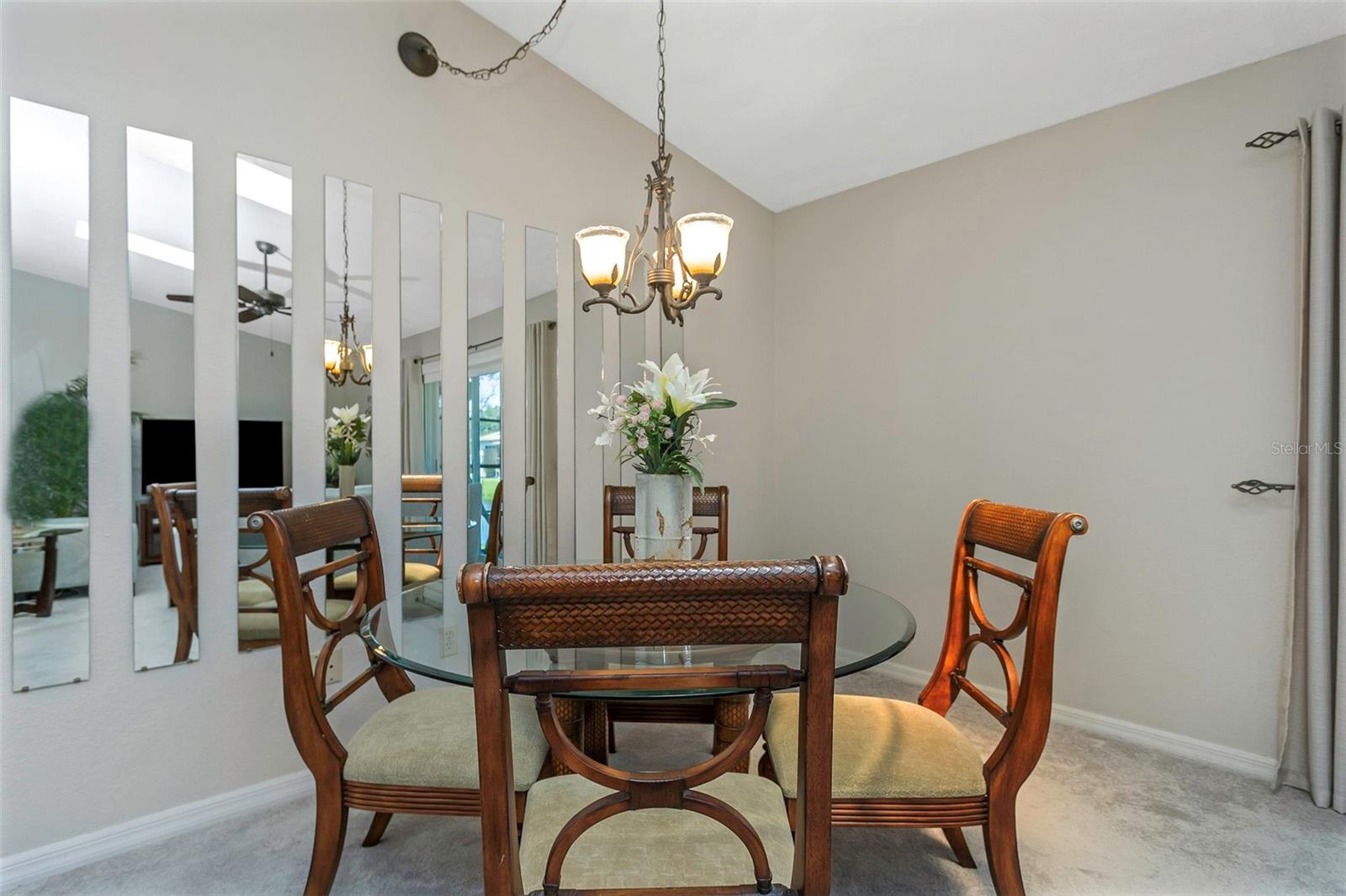 Dining room.