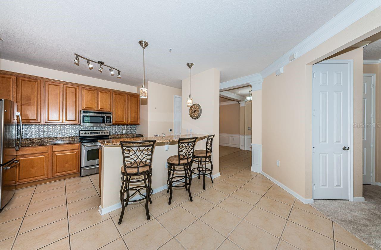 kitchen and breakfast bar