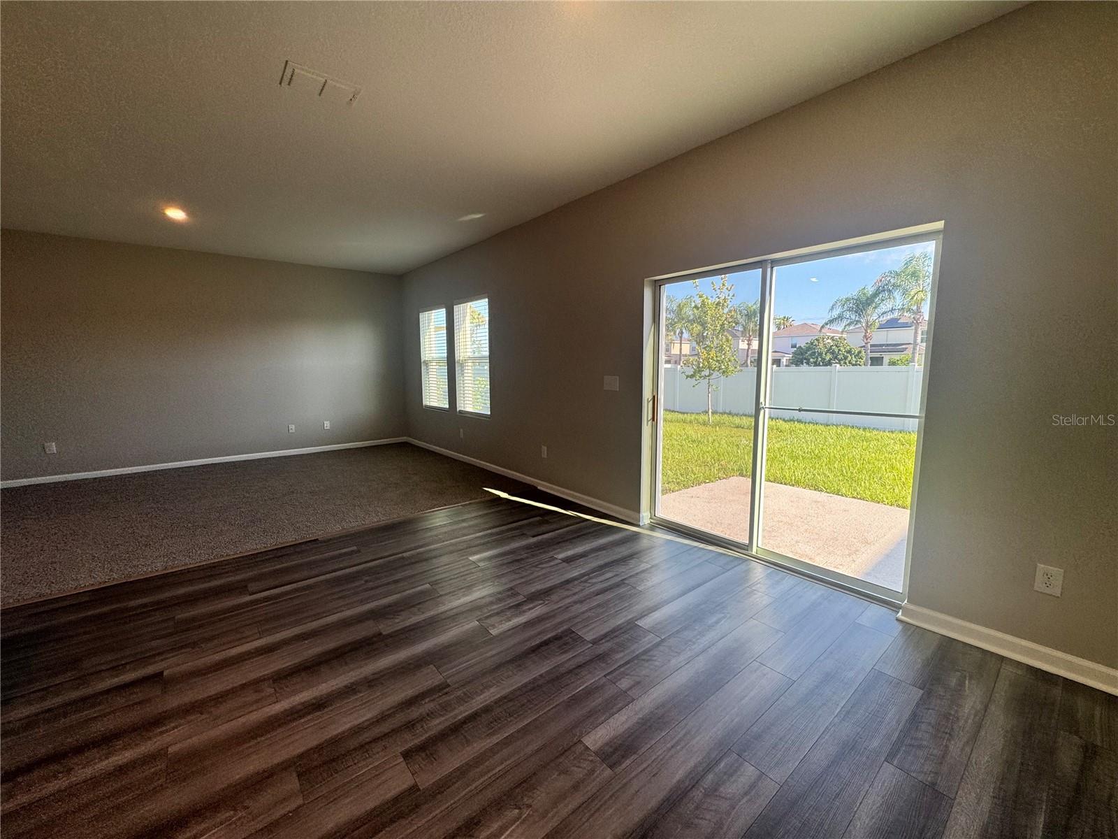 Dinette/Living Room