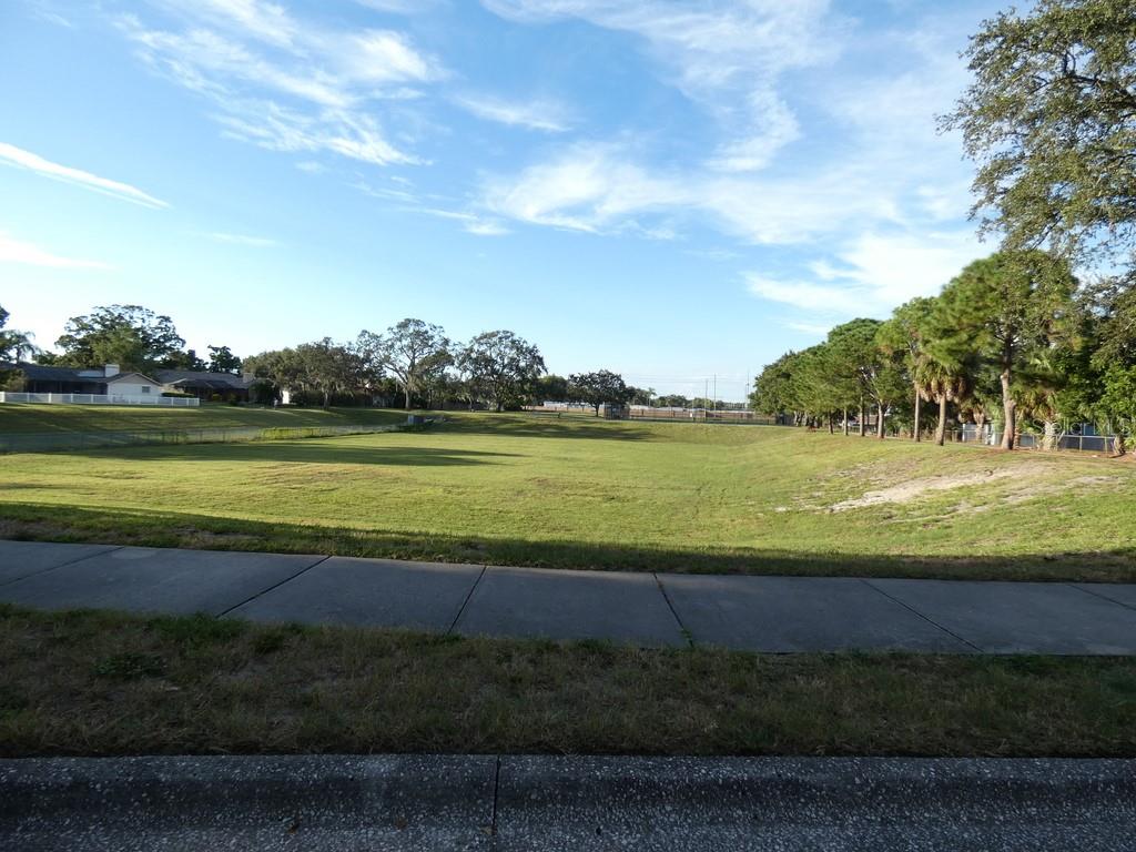 Park a few Steps away,