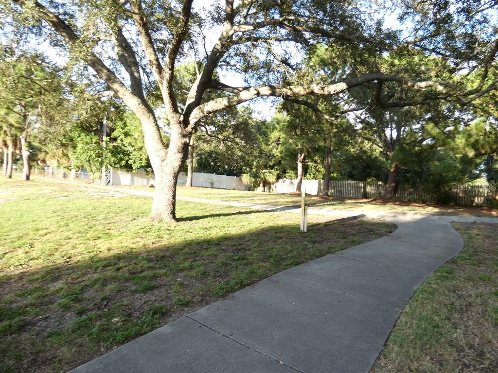 Park a few Steps away,
