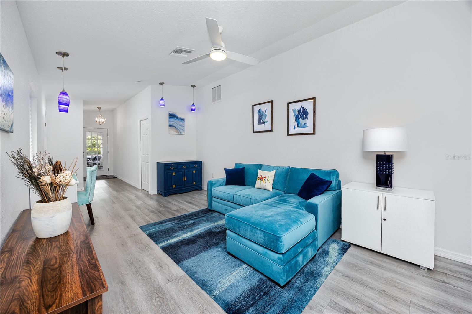 Large open living room / dining area and kitchen in the apartment / ADU / Mother-in-law suite