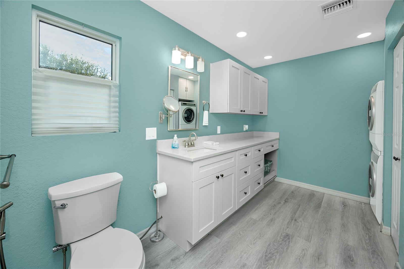 Large bathroom with plenty of storage