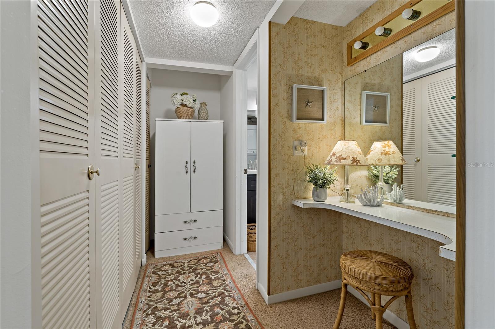Hall to the primary bathroom