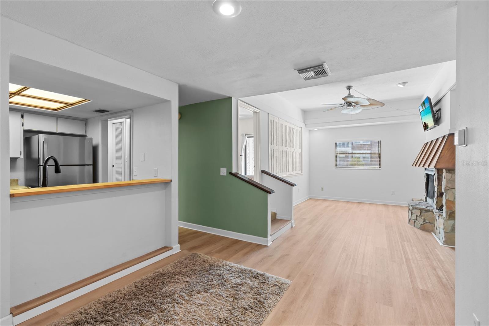 Entry, open floor plan