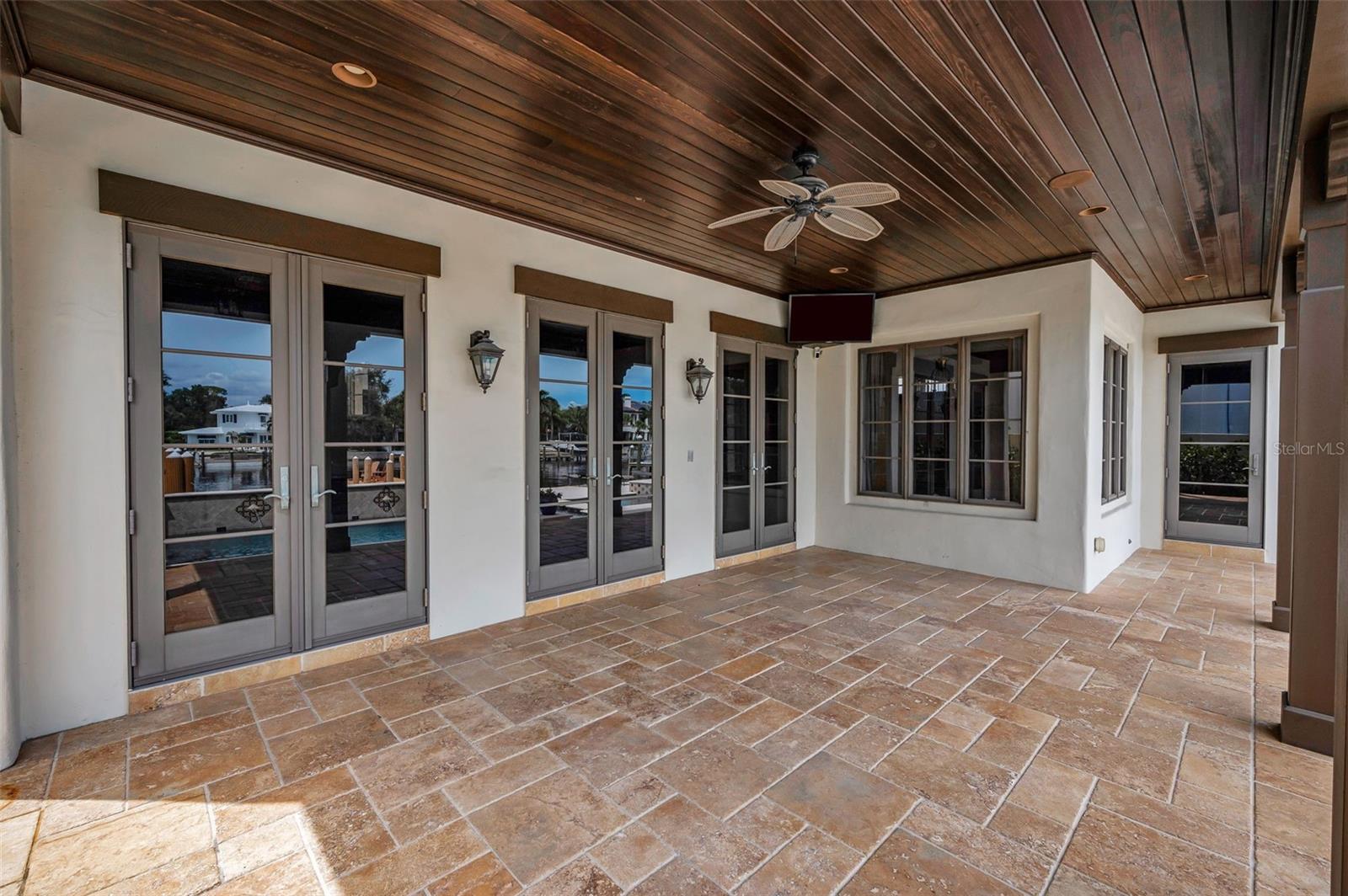 Covered lanai off of Living room